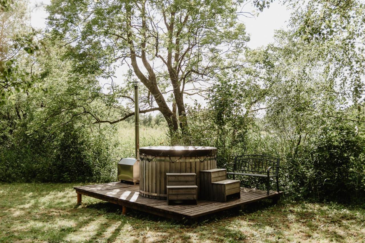 Berzu Namelis - Birch Cabin Kutsyuny Buitenkant foto